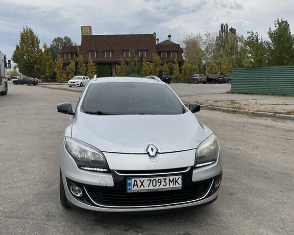 Рено Меган 2012 в Харькове на Automoto.ua Серый Рено Меган, объемом двигателя 1.46 л и пробегом 298 тыс. км за 7500 $, фото 1 на Automoto.ua