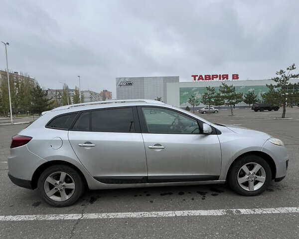 Серый Рено Меган, объемом двигателя 1.46 л и пробегом 360 тыс. км за 7000 $, фото 1 на Automoto.ua