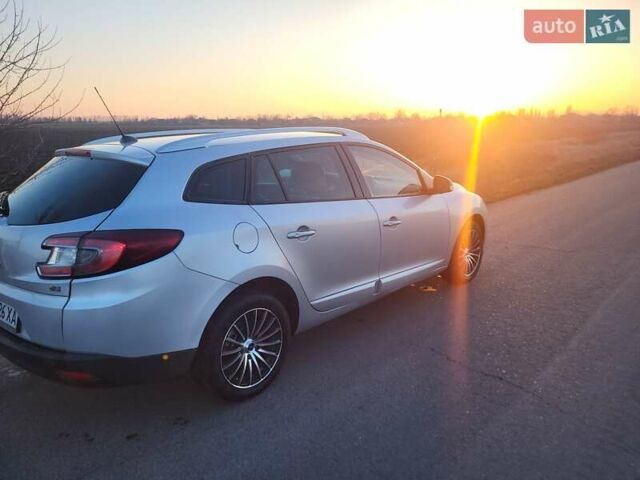 Серый Рено Меган, объемом двигателя 1.46 л и пробегом 245 тыс. км за 8700 $, фото 1 на Automoto.ua
