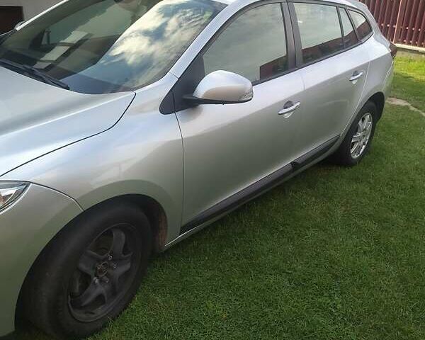 Рено Меган 2013 в Каменке-Бугской на Automoto.ua Серый Рено Меган, объемом двигателя 1.46 л и пробегом 290 тыс. км за 7000 $, фото 1 на Automoto.ua