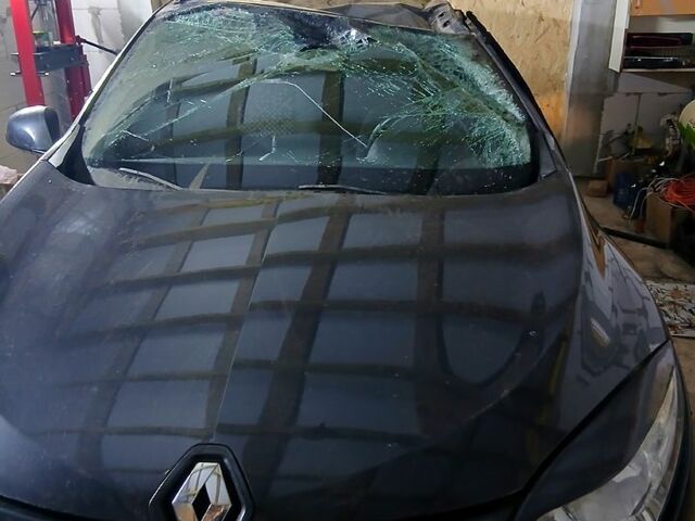 Сірий Рено Меган, об'ємом двигуна 1.5 л та пробігом 200 тис. км за 4000 $, фото 1 на Automoto.ua