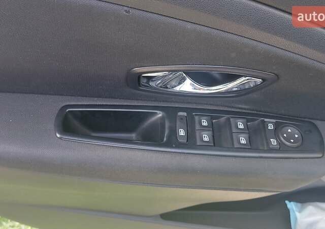 Сірий Рено Меган, об'ємом двигуна 1.46 л та пробігом 281 тис. км за 8000 $, фото 1 на Automoto.ua