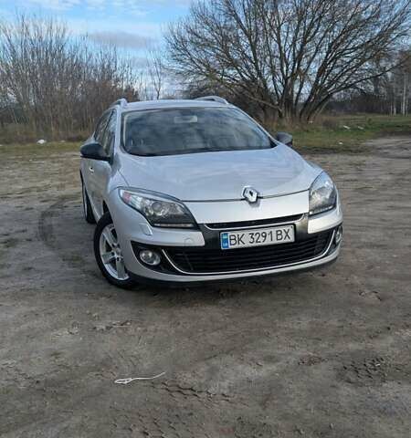 Серый Рено Меган, объемом двигателя 1.46 л и пробегом 239 тыс. км за 8700 $, фото 1 на Automoto.ua