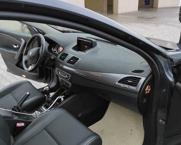 Серый Рено Меган, объемом двигателя 1.46 л и пробегом 180 тыс. км за 9000 $, фото 1 на Automoto.ua