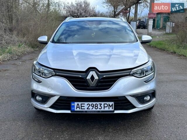 Серый Рено Меган, объемом двигателя 1.46 л и пробегом 175 тыс. км за 11900 $, фото 1 на Automoto.ua