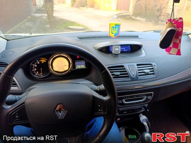 Сірий Рено Меган, об'ємом двигуна 1.5 л та пробігом 246 тис. км за 8200 $, фото 1 на Automoto.ua