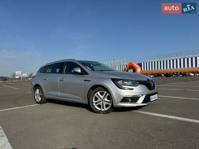 Серый Рено Меган, объемом двигателя 1.46 л и пробегом 200 тыс. км за 15000 $, фото 1 на Automoto.ua