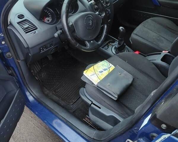 Синий Рено Меган, объемом двигателя 1.5 л и пробегом 200 тыс. км за 1500 $, фото 1 на Automoto.ua