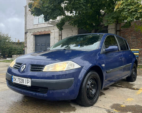 Рено Меган 2004 в Вараш (Кузнецовск) на Automoto.ua Синий Рено Меган, объемом двигателя 1.6 л и пробегом 240 тыс. км за 4600 $, фото 1 на Automoto.ua