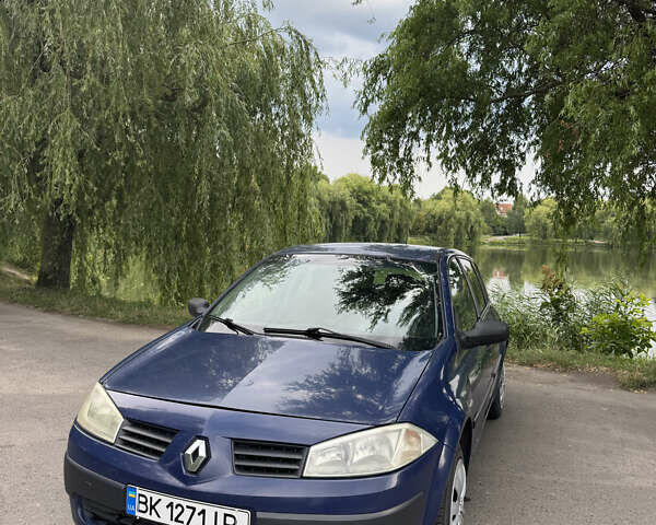 Рено Меган 2005 в Ровно на Automoto.ua Синий Рено Меган, объемом двигателя 1.5 л и пробегом 290 тыс. км за 2700 $, фото 1 на Automoto.ua