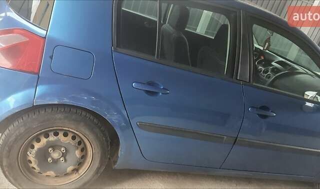 Синий Рено Меган, объемом двигателя 1.6 л и пробегом 106 тыс. км за 4400 $, фото 1 на Automoto.ua