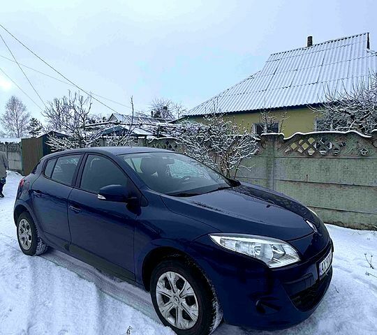 Синий Рено Меган, объемом двигателя 1.6 л и пробегом 21700 тыс. км за 6500 $, фото 1 на Automoto.ua