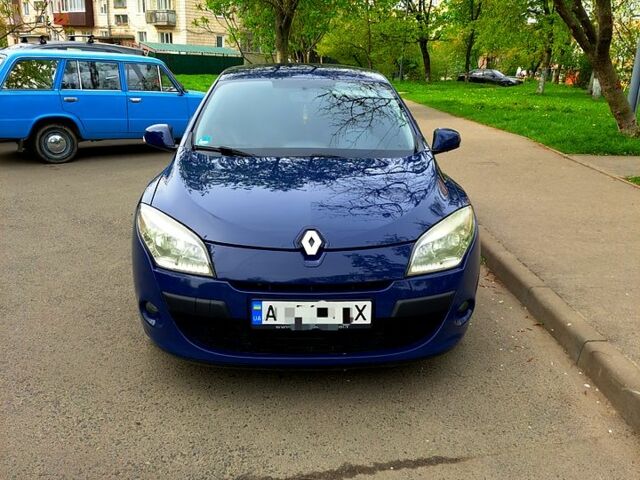 Синий Рено Меган, объемом двигателя 1.6 л и пробегом 29500 тыс. км за 5500 $, фото 1 на Automoto.ua