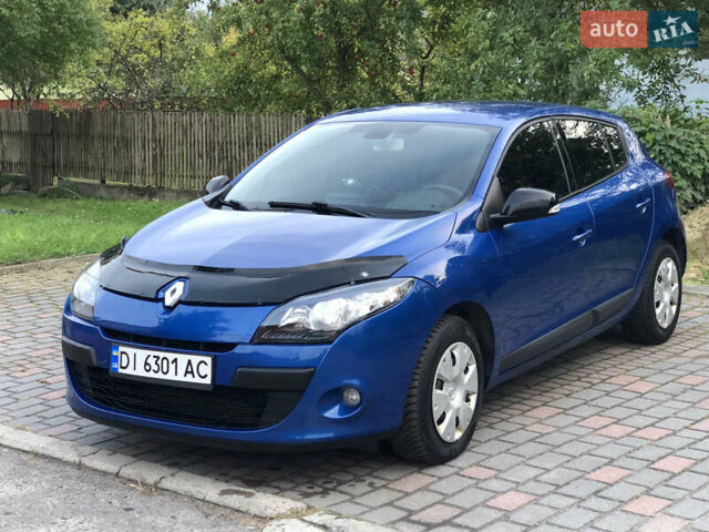 Рено Меган 2012 в Львове на Automoto.ua Синий Рено Меган, объемом двигателя 1.5 л и пробегом 300 тыс. км за 5250 $, фото 1 на Automoto.ua