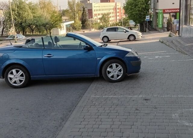 Синий Рено Меган, объемом двигателя 2 л и пробегом 200 тыс. км за 5300 $, фото 1 на Automoto.ua