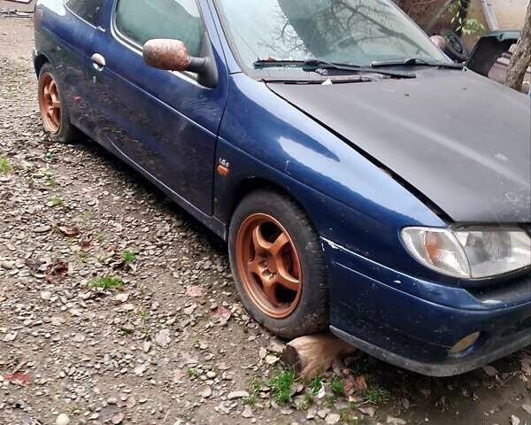 Синий Рено Меган, объемом двигателя 1.6 л и пробегом 100 тыс. км за 800 $, фото 1 на Automoto.ua