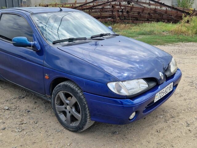Синий Рено Меган, объемом двигателя 1.6 л и пробегом 50 тыс. км за 950 $, фото 1 на Automoto.ua