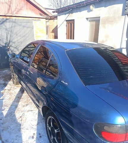 Синій Рено Меган, об'ємом двигуна 1.6 л та пробігом 200 тис. км за 2100 $, фото 1 на Automoto.ua