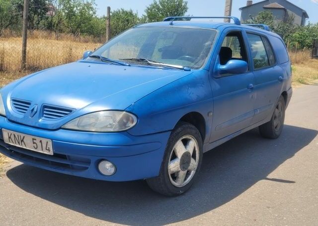 Синий Рено Меган, объемом двигателя 1.9 л и пробегом 410 тыс. км за 800 $, фото 1 на Automoto.ua