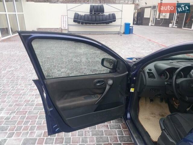 Синій Рено Меган, об'ємом двигуна 1.39 л та пробігом 300 тис. км за 3850 $, фото 1 на Automoto.ua