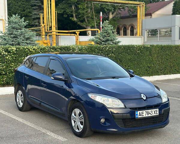 Рено Меган 2011 у Дніпро (Дніпропетровську) на Automoto.ua Синій Рено Меган, об'ємом двигуна 1.5 л та пробігом 231 тис. км за 7300 $, фото 1 на Automoto.ua