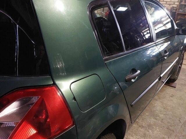 Зеленый Рено Меган, объемом двигателя 1.6 л и пробегом 267 тыс. км за 3800 $, фото 1 на Automoto.ua