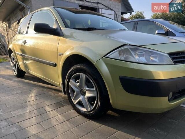 Зеленый Рено Меган, объемом двигателя 1.6 л и пробегом 247 тыс. км за 3200 $, фото 1 на Automoto.ua