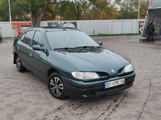 Зеленый Рено Меган, объемом двигателя 1.6 л и пробегом 300 тыс. км за 1100 $, фото 1 на Automoto.ua