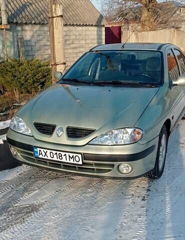 Зеленый Рено Меган, объемом двигателя 1.6 л и пробегом 317 тыс. км за 3200 $, фото 1 на Automoto.ua