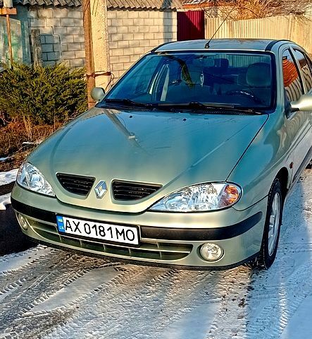 Зелений Рено Меган, об'ємом двигуна 1.6 л та пробігом 317 тис. км за 3300 $, фото 1 на Automoto.ua