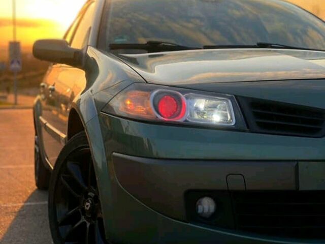 Зеленый Рено Меган, объемом двигателя 1.6 л и пробегом 200 тыс. км за 5350 $, фото 1 на Automoto.ua