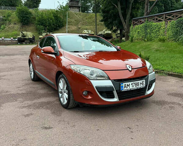 Оранжевый Рено Меган, объемом двигателя 2 л и пробегом 260 тыс. км за 7500 $, фото 1 на Automoto.ua