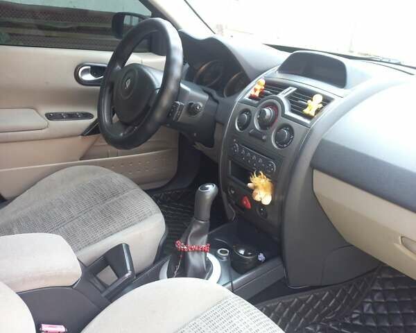 Оранжевый Рено Меган, объемом двигателя 1.6 л и пробегом 293 тыс. км за 4900 $, фото 1 на Automoto.ua