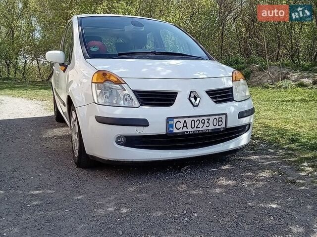 Белый Рено Модус, объемом двигателя 1.6 л и пробегом 146 тыс. км за 4550 $, фото 1 на Automoto.ua