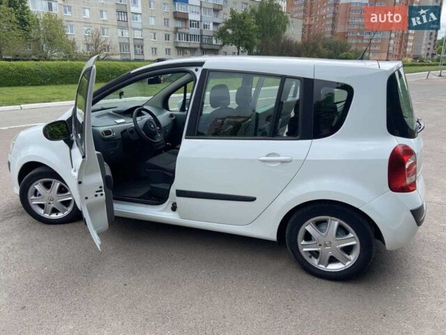 Белый Рено Модус, объемом двигателя 1.1 л и пробегом 179 тыс. км за 5500 $, фото 1 на Automoto.ua