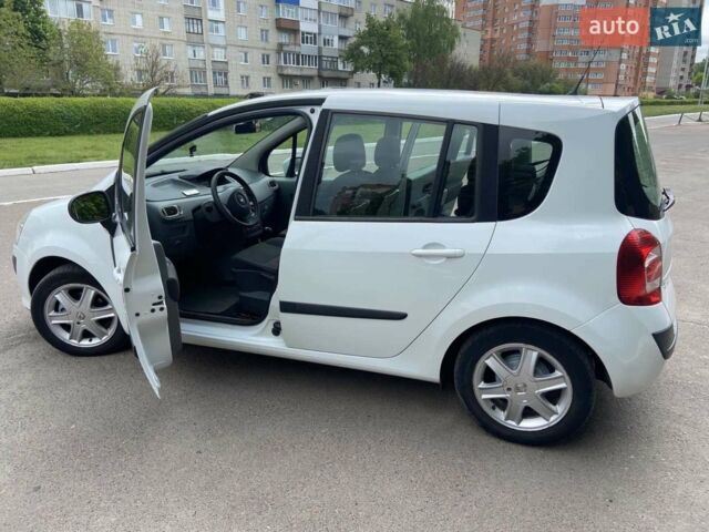 Белый Рено Модус, объемом двигателя 1.1 л и пробегом 184 тыс. км за 5750 $, фото 1 на Automoto.ua