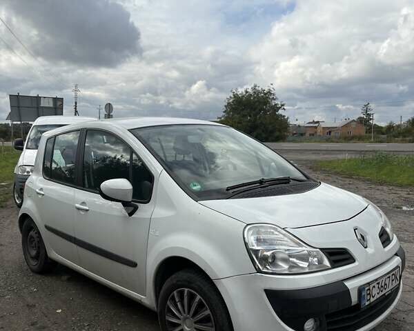 Белый Рено Модус, объемом двигателя 1.6 л и пробегом 135 тыс. км за 5800 $, фото 1 на Automoto.ua
