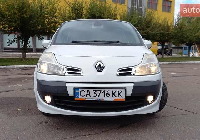 Белый Рено Модус, объемом двигателя 1.6 л и пробегом 162 тыс. км за 5999 $, фото 1 на Automoto.ua