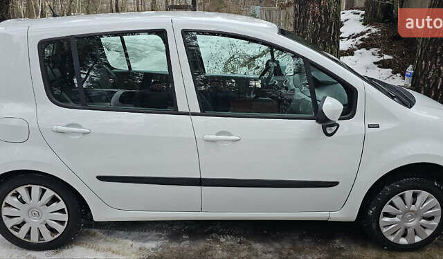 Белый Рено Модус, объемом двигателя 1.2 л и пробегом 128 тыс. км за 5250 $, фото 1 на Automoto.ua