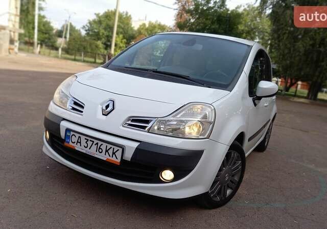 Белый Рено Модус, объемом двигателя 1.6 л и пробегом 162 тыс. км за 6999 $, фото 1 на Automoto.ua
