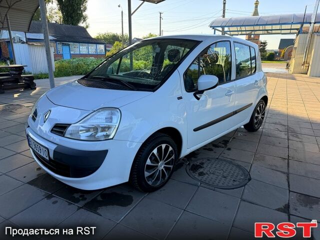 Белый Рено Модус, объемом двигателя 1.1 л и пробегом 130 тыс. км за 4950 $, фото 1 на Automoto.ua