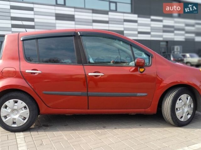 Красный Рено Модус, объемом двигателя 1.6 л и пробегом 176 тыс. км за 5400 $, фото 1 на Automoto.ua