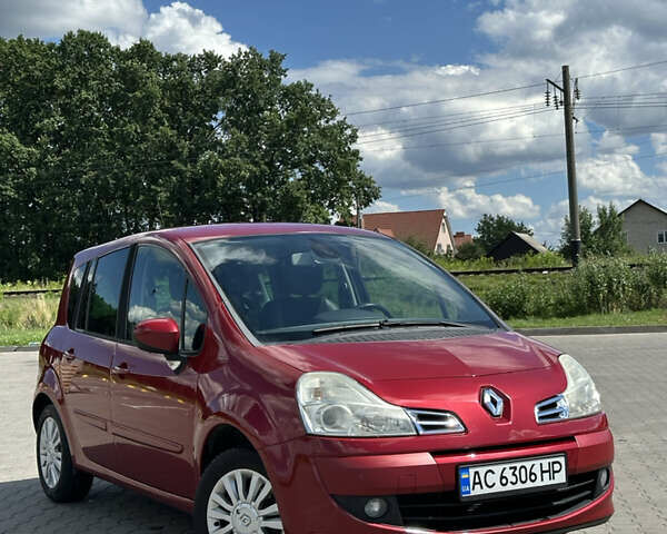 Красный Рено Модус, объемом двигателя 1.6 л и пробегом 161 тыс. км за 7500 $, фото 1 на Automoto.ua