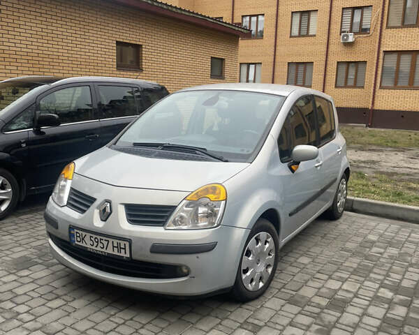 Серый Рено Модус, объемом двигателя 1.6 л и пробегом 240 тыс. км за 4000 $, фото 1 на Automoto.ua