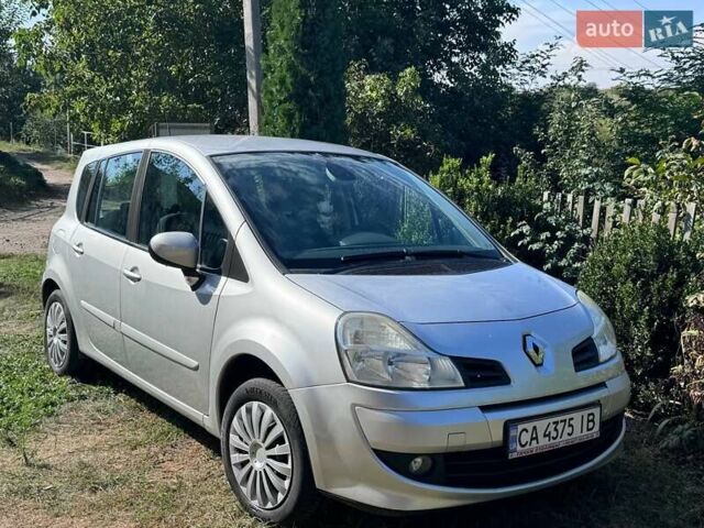 Серый Рено Модус, объемом двигателя 1.6 л и пробегом 205 тыс. км за 4700 $, фото 1 на Automoto.ua