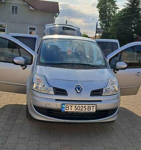 Серый Рено Модус, объемом двигателя 1.5 л и пробегом 110 тыс. км за 5500 $, фото 1 на Automoto.ua