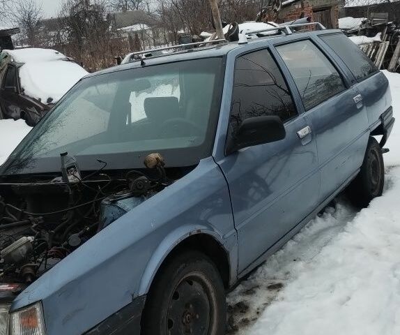 Сірий Рено Невада, об'ємом двигуна 2.1 л та пробігом 300 тис. км за 600 $, фото 1 на Automoto.ua