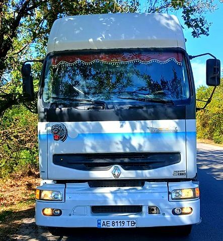 Белый Рено Премиум, объемом двигателя 4.2 л и пробегом 442 тыс. км за 5000 $, фото 1 на Automoto.ua