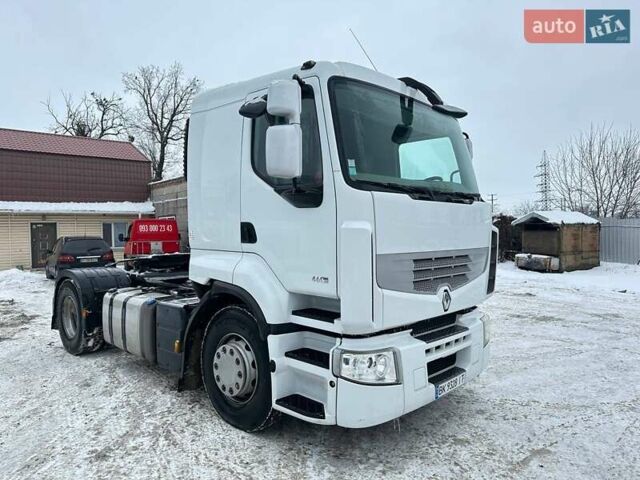 Белый Рено Премиум, объемом двигателя 10.84 л и пробегом 575 тыс. км за 15999 $, фото 1 на Automoto.ua