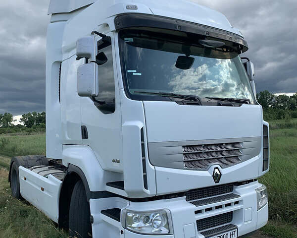 Белый Рено Премиум, объемом двигателя 10.84 л и пробегом 734 тыс. км за 18200 $, фото 1 на Automoto.ua